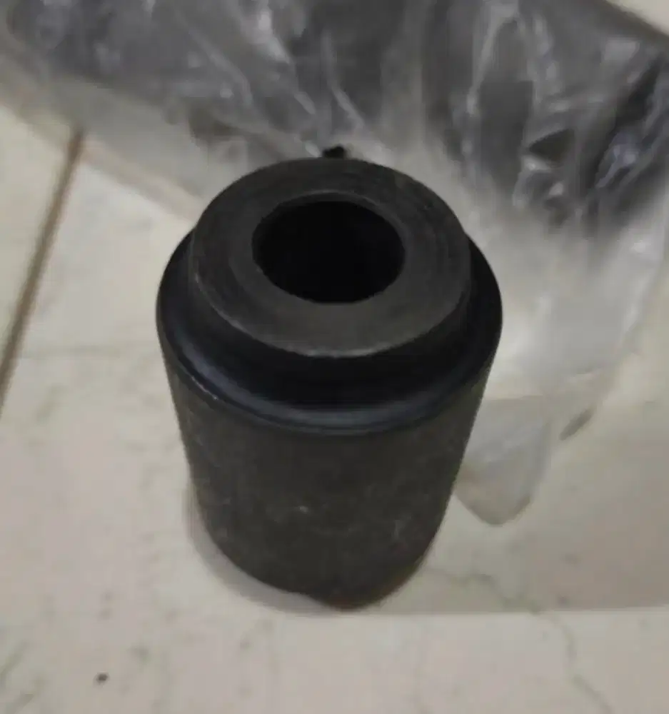 Bushing Upper Link Belakang Nissan Serena C24