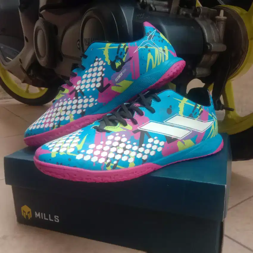 Size 44 sepatu futsal mills pink biru