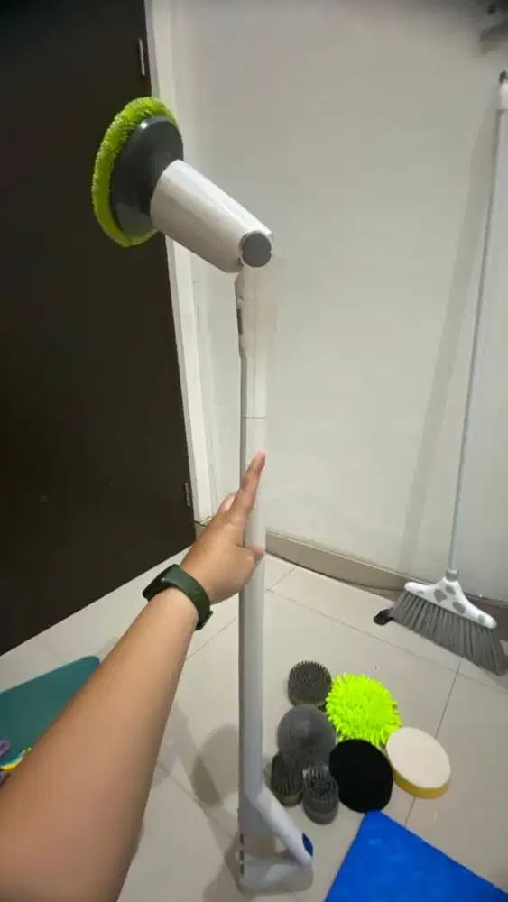 Sikat kamar mandi elektrik merk Notale