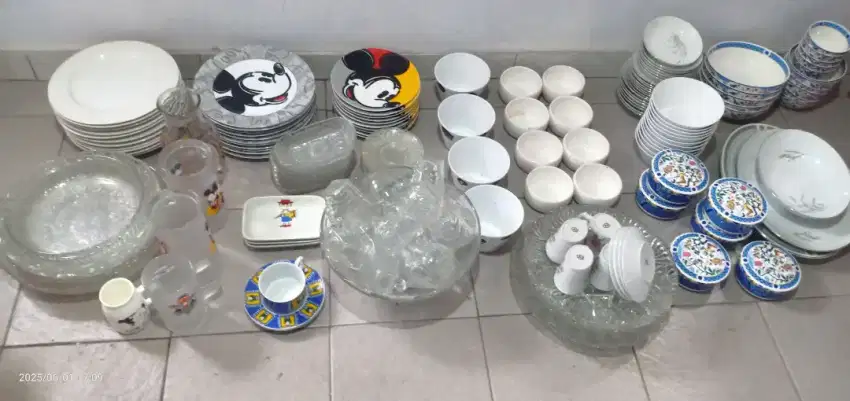 piring berkarakter