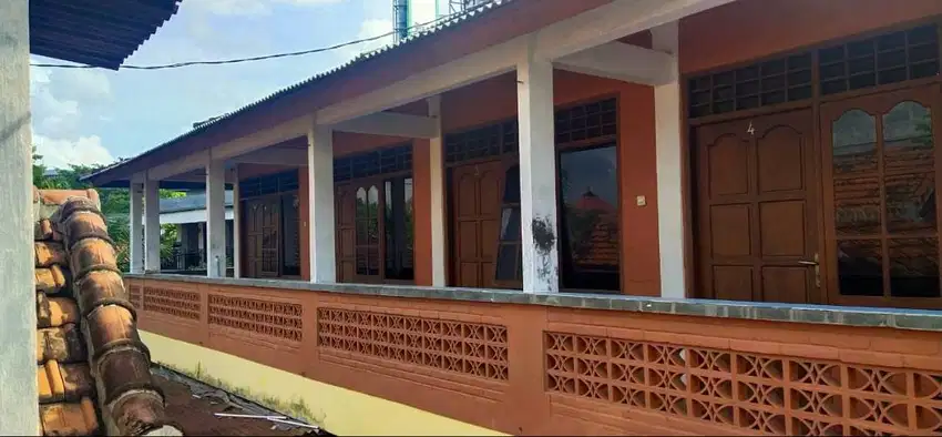 Dijual Rumah + Kos-Kosan — Hitung Tanah Saja Lokasi Depan Bandara