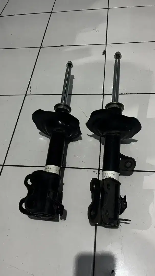Shockbreaker depan  Avanza Veloz 2019