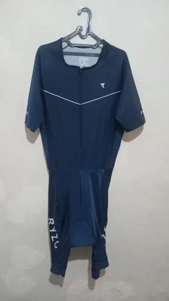 Baju gowes UK L baru pakai 1 x masih oke