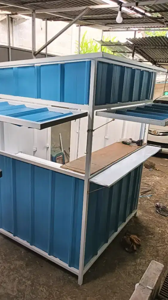 Container booth