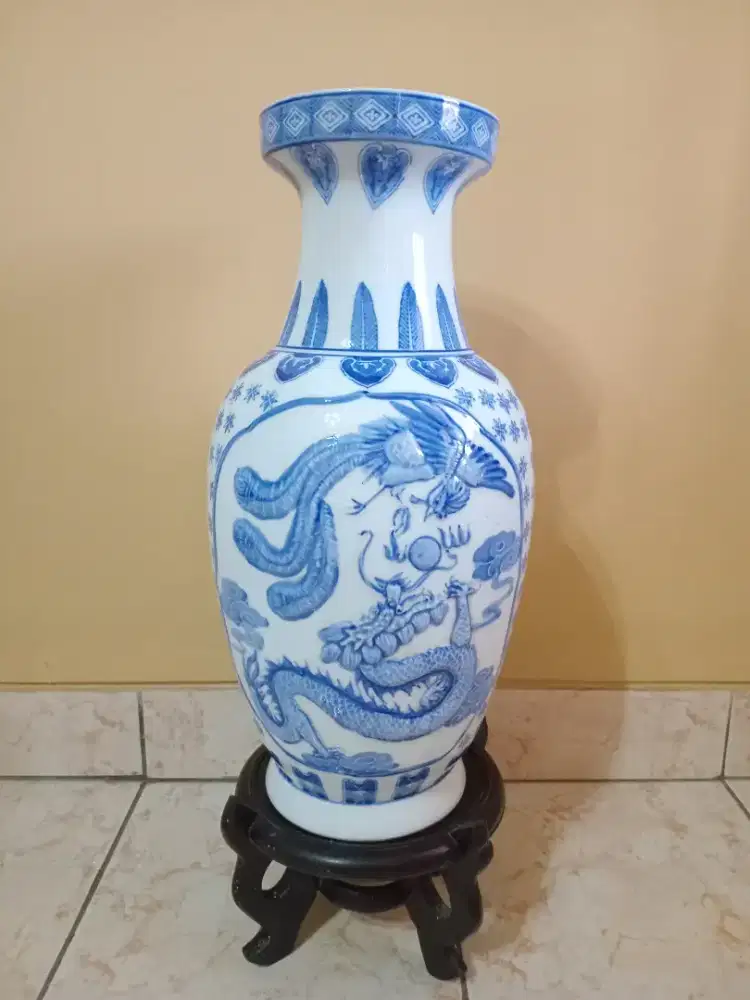 Guci Keramik Naga & Burung Phoenix Preloved