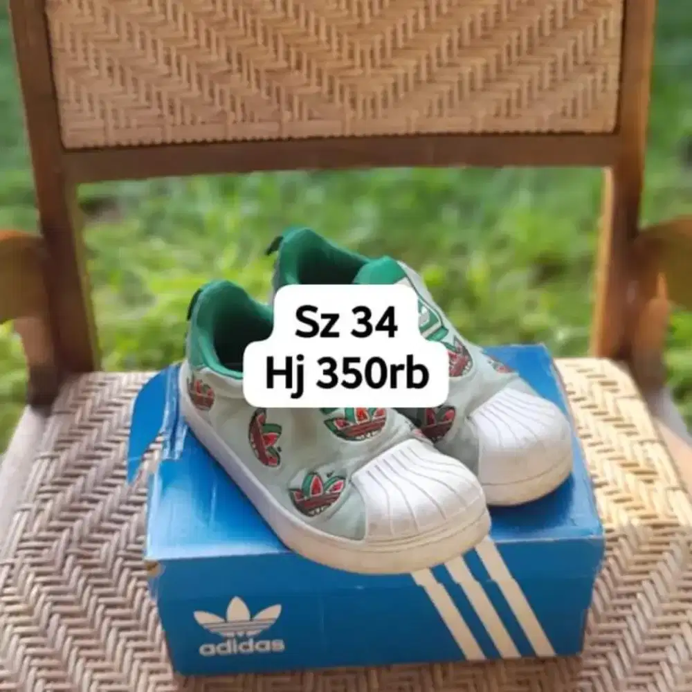 Adidas super star sz 34