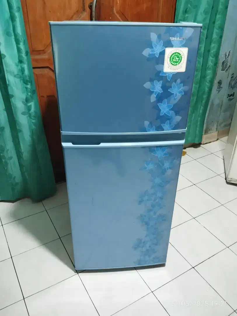 Kulkas 2 pintu merek sharp