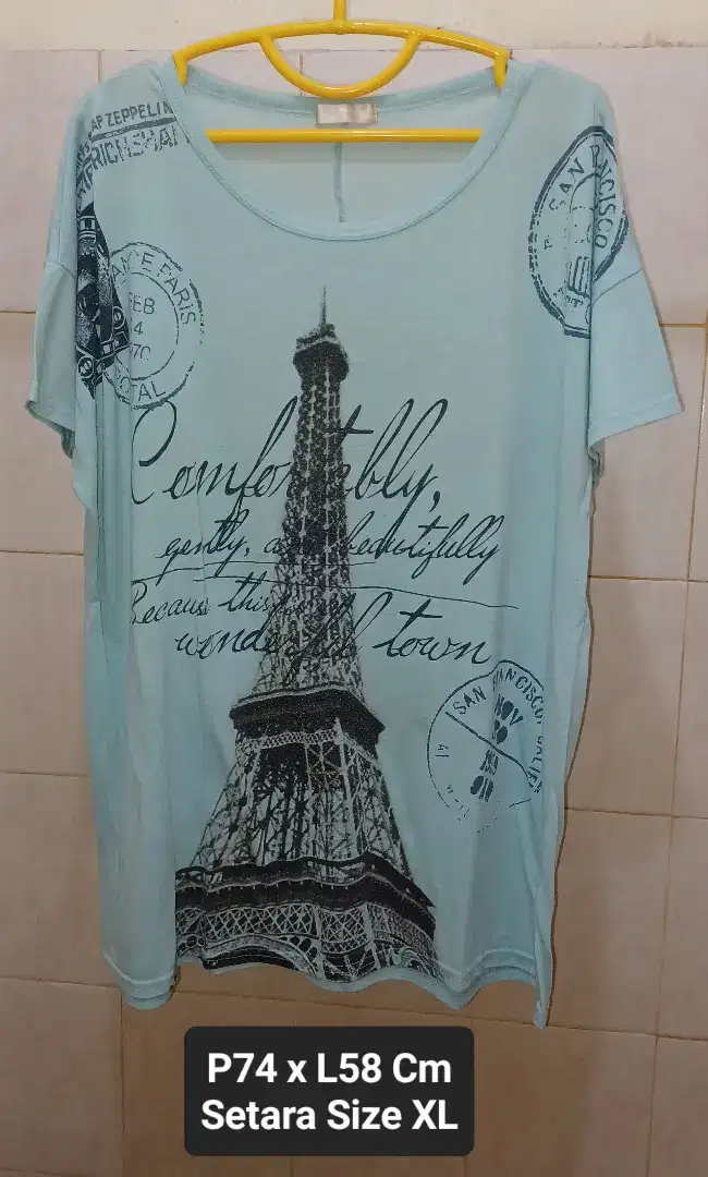 KAOS MENARA EIFFEL, PARIS