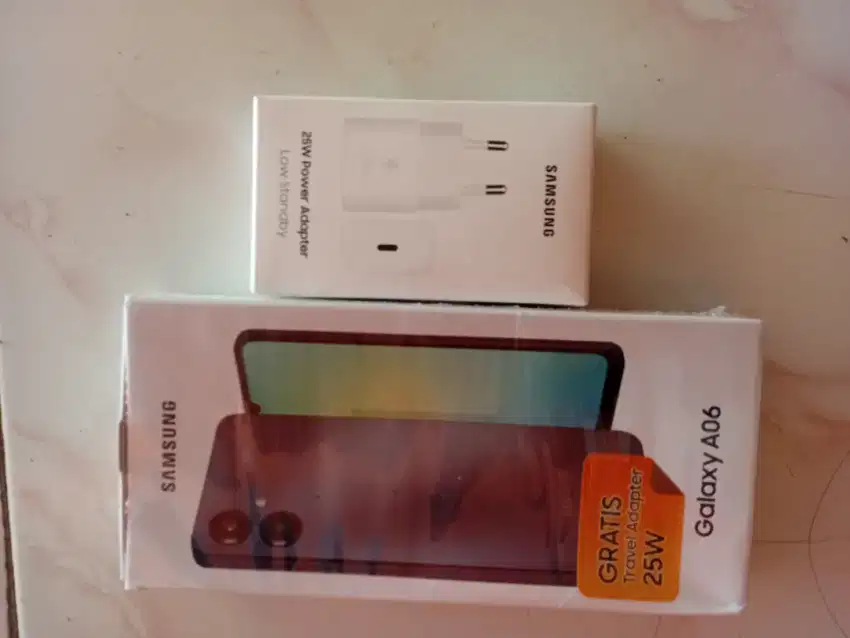 Samsung A06 like new.