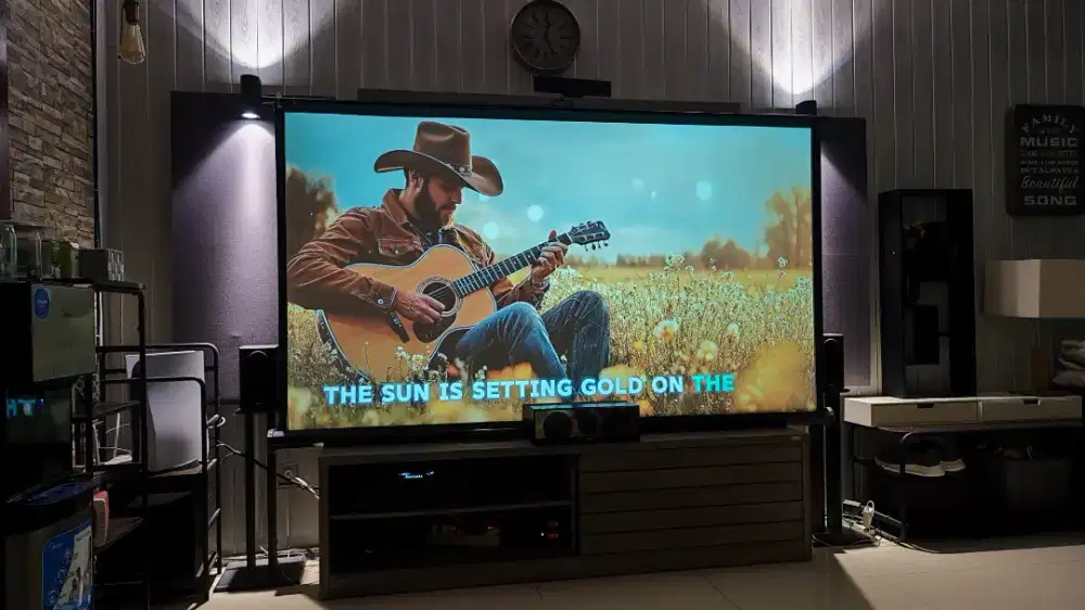 Satu set cinema  projector Xnano X1 pro