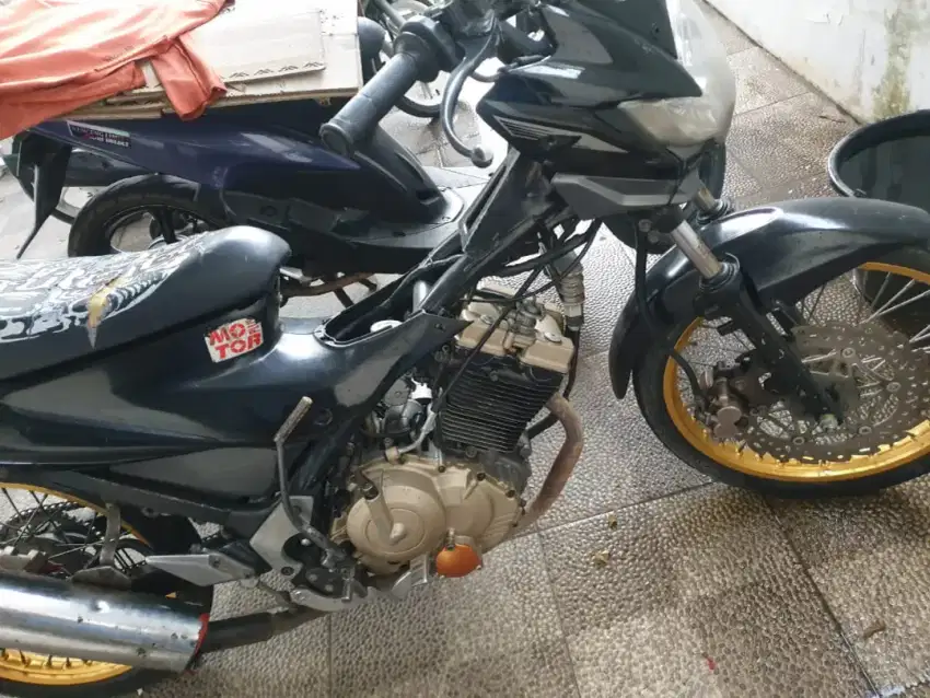 Dijual Cepat Suzuki. Satria F 150 hitam 2011 BisaTukarMio