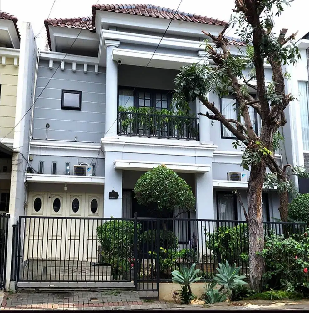 DIJUAL RUMAH DI GRAHA SANTOSO REGENCY SEMI FURNISH DEKAT GALAXY MALL