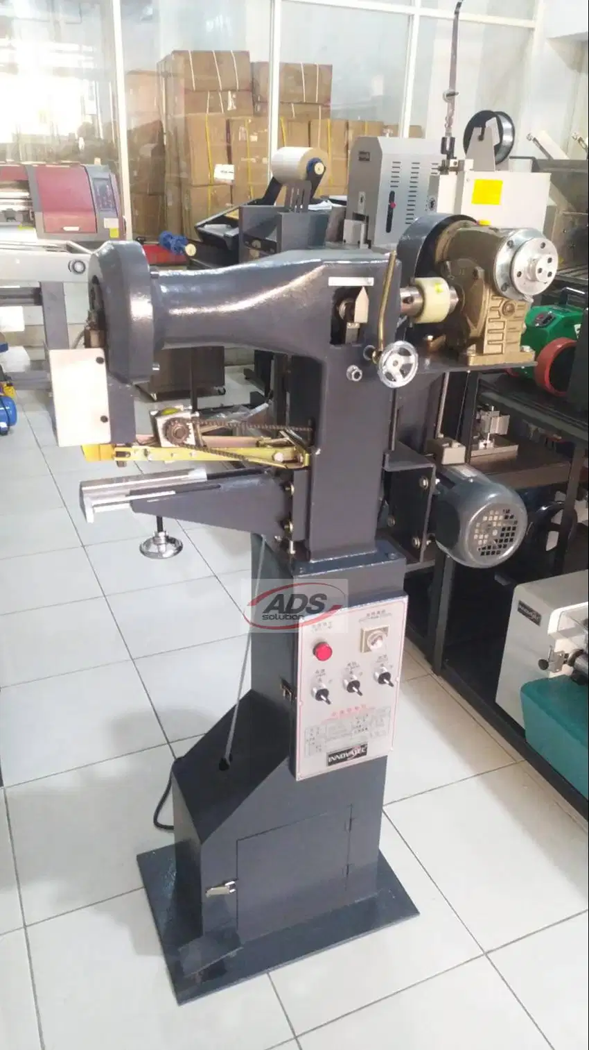 PASTING CORNER MACHINE / MESIN TEMPEL SUDUT PADA KEMASAN KARTON BOX