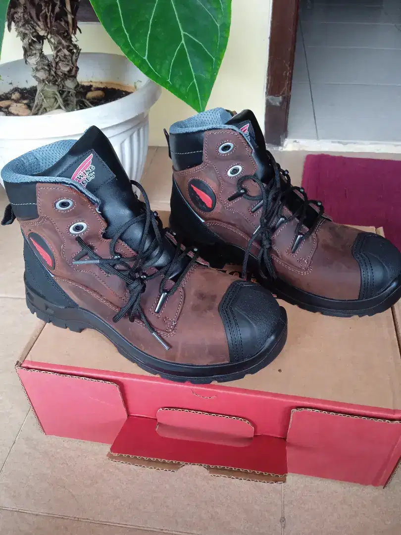 Redwing 3228 size 7 usa /39.