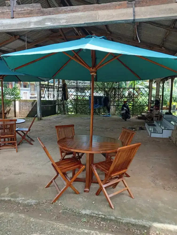 Set meja kursi payung cafe outdoor