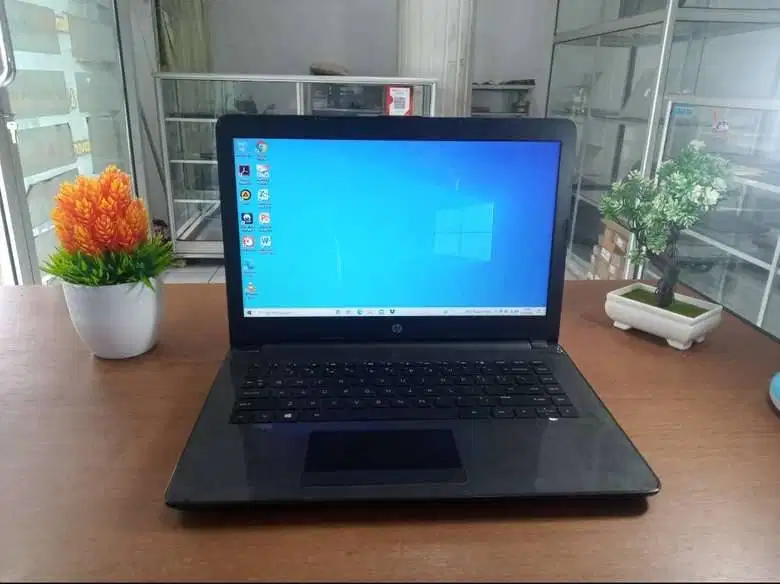 Laptop HP 14-BS122TX Core i5 Gen 8 Ram 8 GB HDD 1 Tera Siap Design Gra