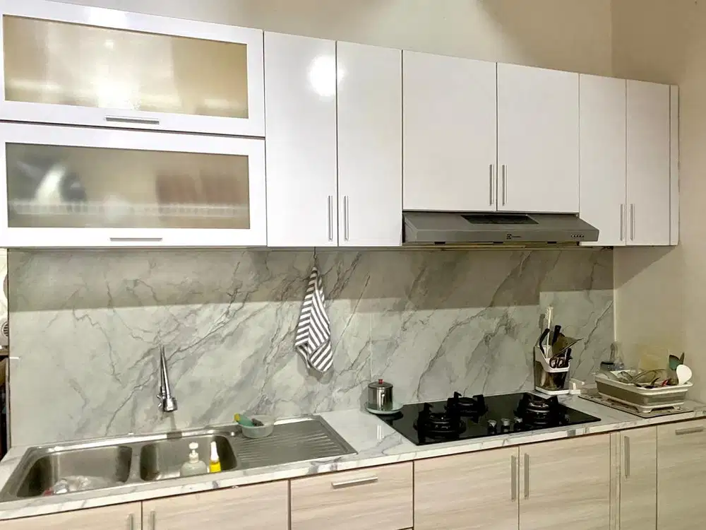 HPL kitchen set white glossy dpt 2 lembar