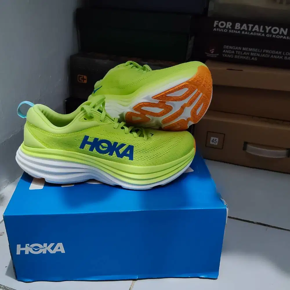 Sepatu Running Hoka Bondi 8