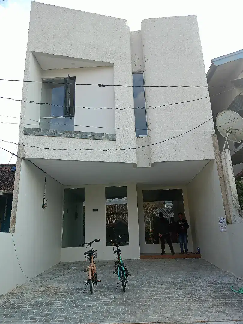 Rumah Modern Bangunan baru di bkr Buah batu dkt Turangga tengah kota
