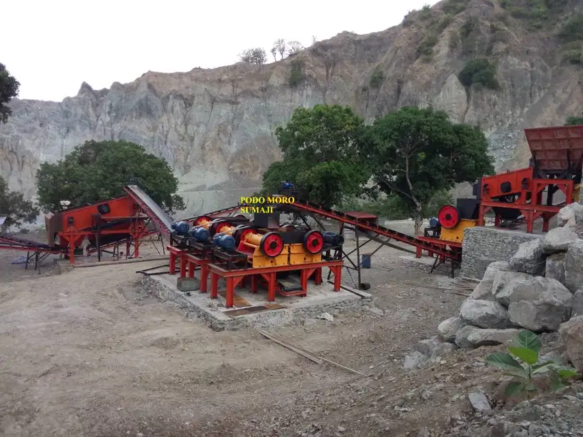 mesin pemecah batu atau stone crusher