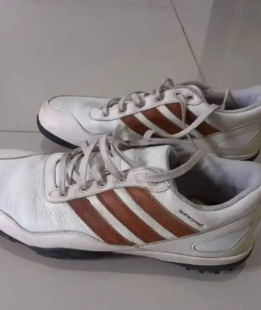 Sepatu kulit ukuran 44