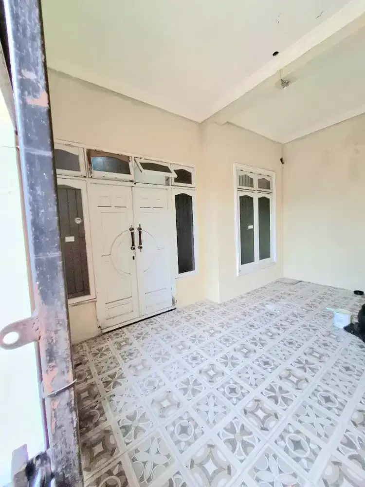 Dijual rumah siap huni 2.5 lantai minimalis, lingkungan tenang