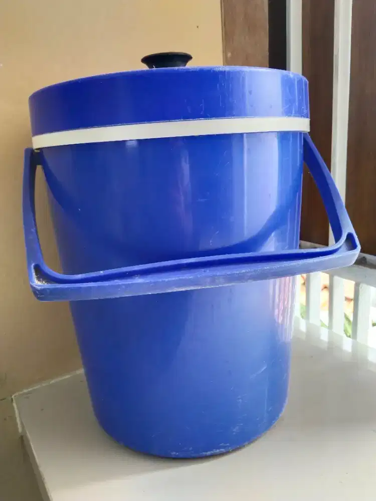 Tempat nasi! Tempat es. Box nasi. Box es LION STAR 20 LITER