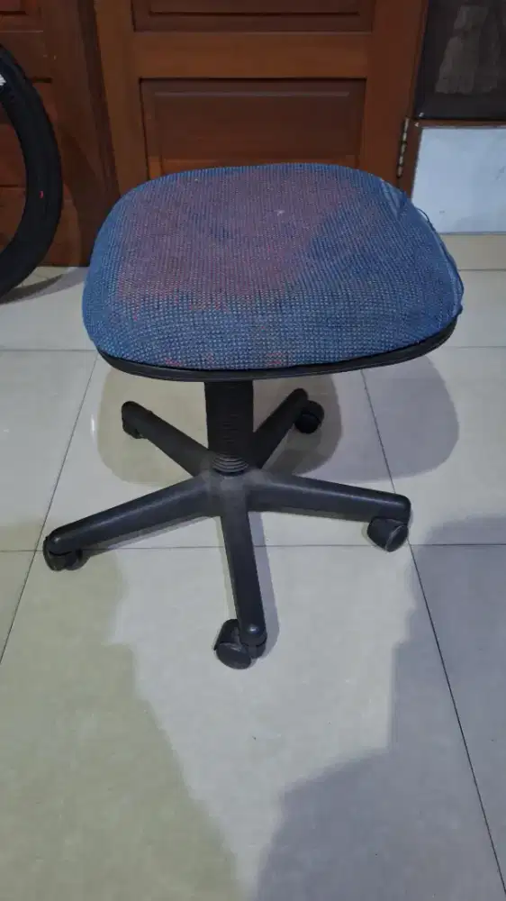 Kursi kantor tidak ada sandaran