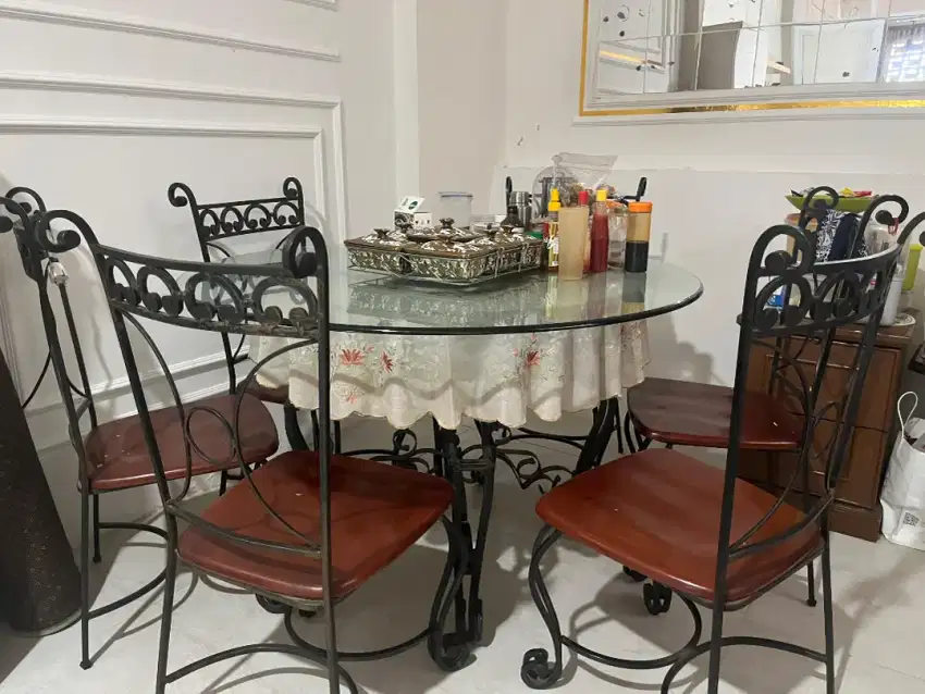Meja makan klasik davinci