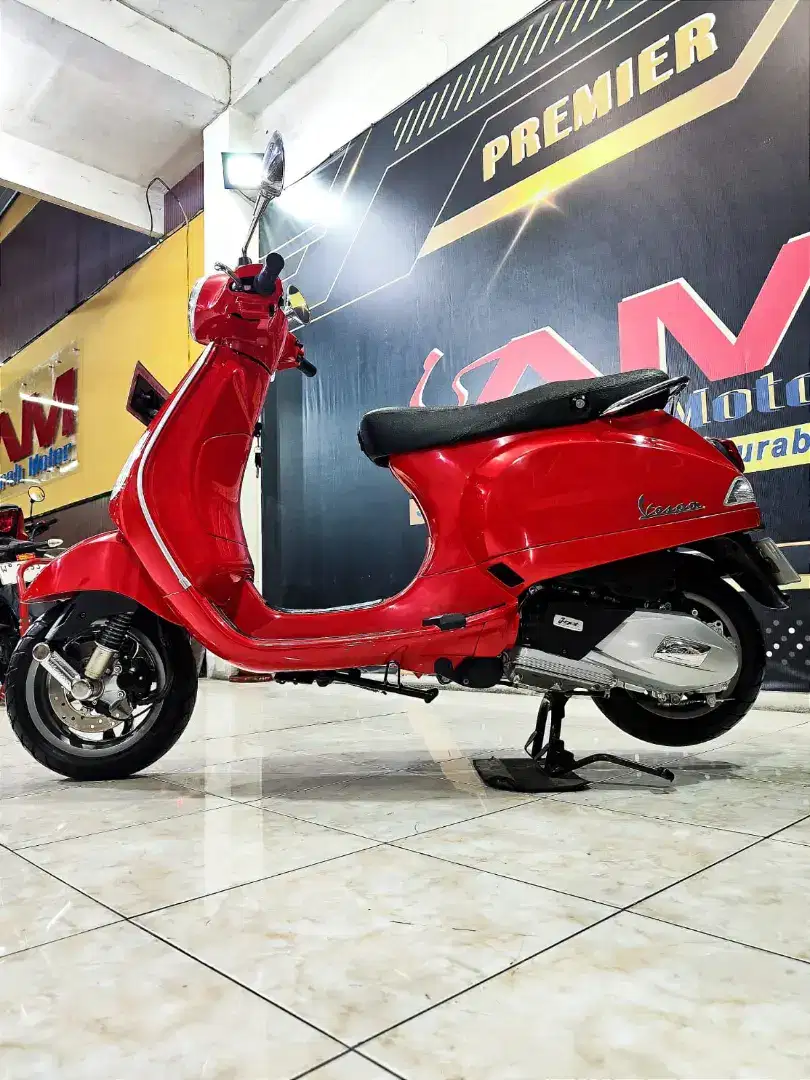 Piaggio Vespa LX 125 I get th 2023 merah glossy like new