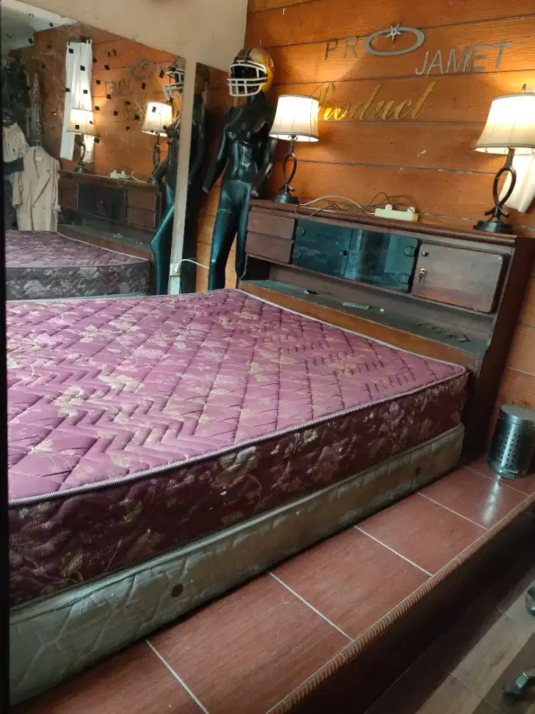 2 Springbed dan Dipan Vintage