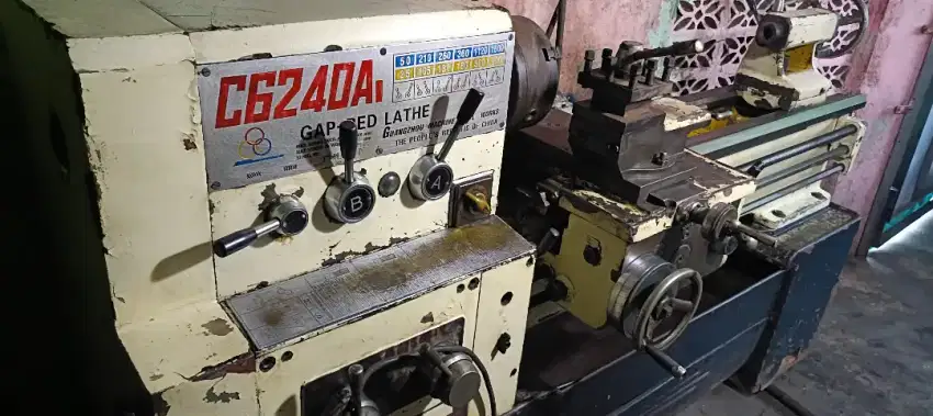 Mesin bubut C6240A1