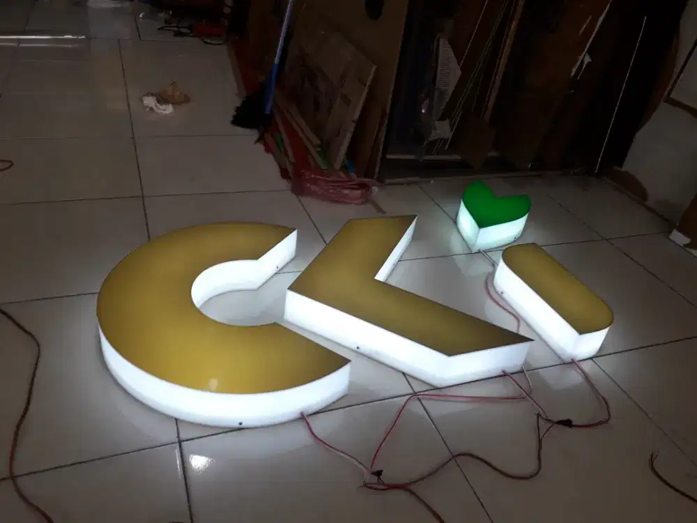 Huruf timbul Akrilik