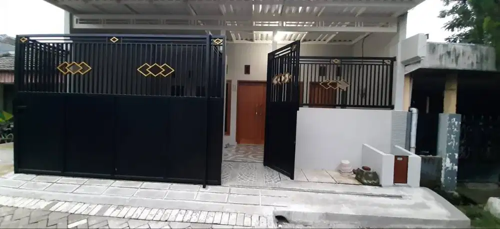 Disewakan rumah di Surabaya Barat Siap huni