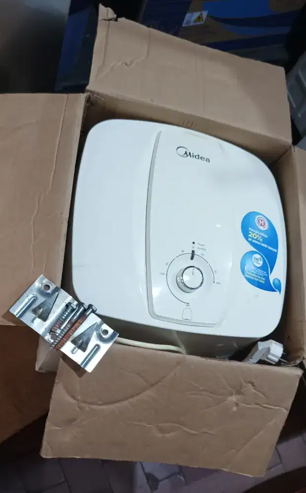 Waterheater Midea bekas