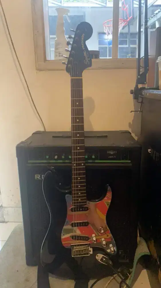 Squier stratocaster standard by fender