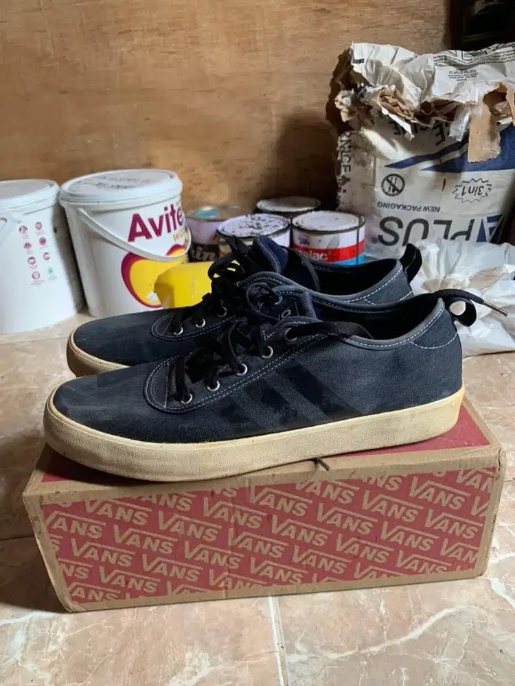 Adidas skate size 43