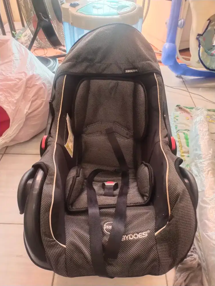 Baby carseat Babydoes