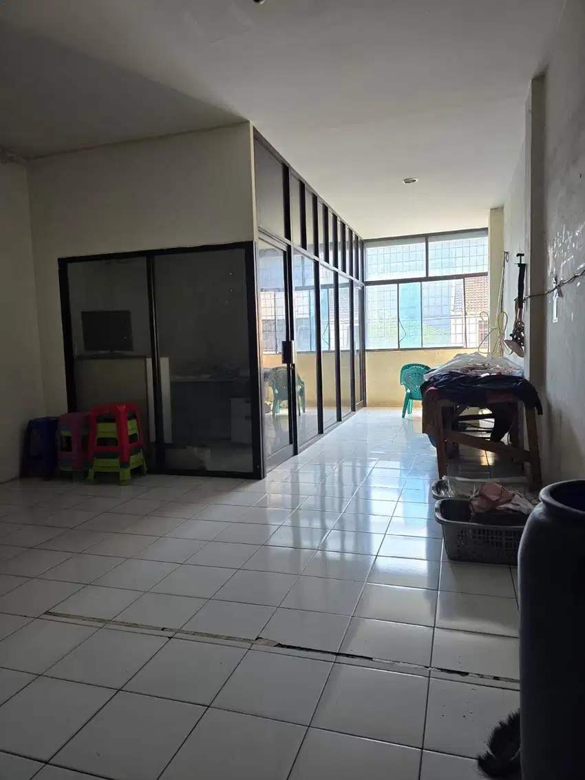SEWA RUMAH 5 LANTAI 4x26 JEMBATAN LIMA ROW JALAN 3 MOBIL