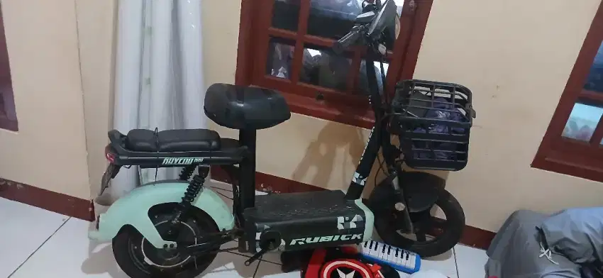 Sepeda listrik merk Rubbik / dari Genio