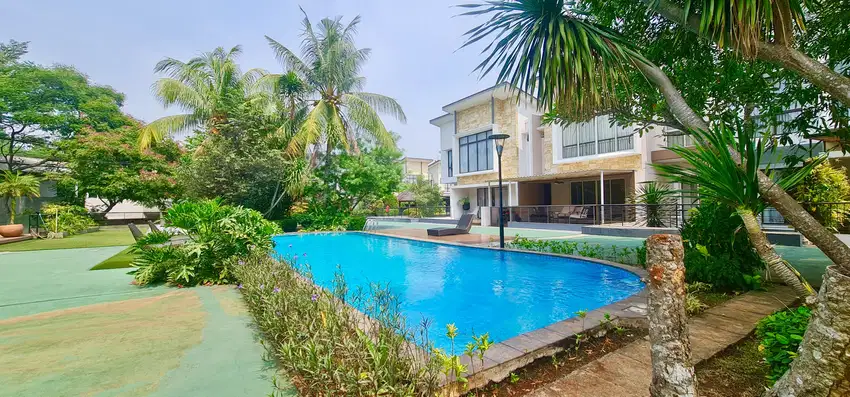 Rumah BSD Foresta Primavera Langka view Pool Double Dekker