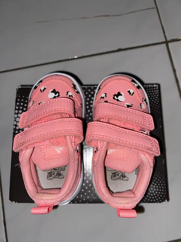 Sepatu Adidas Tensaur edisi Disney