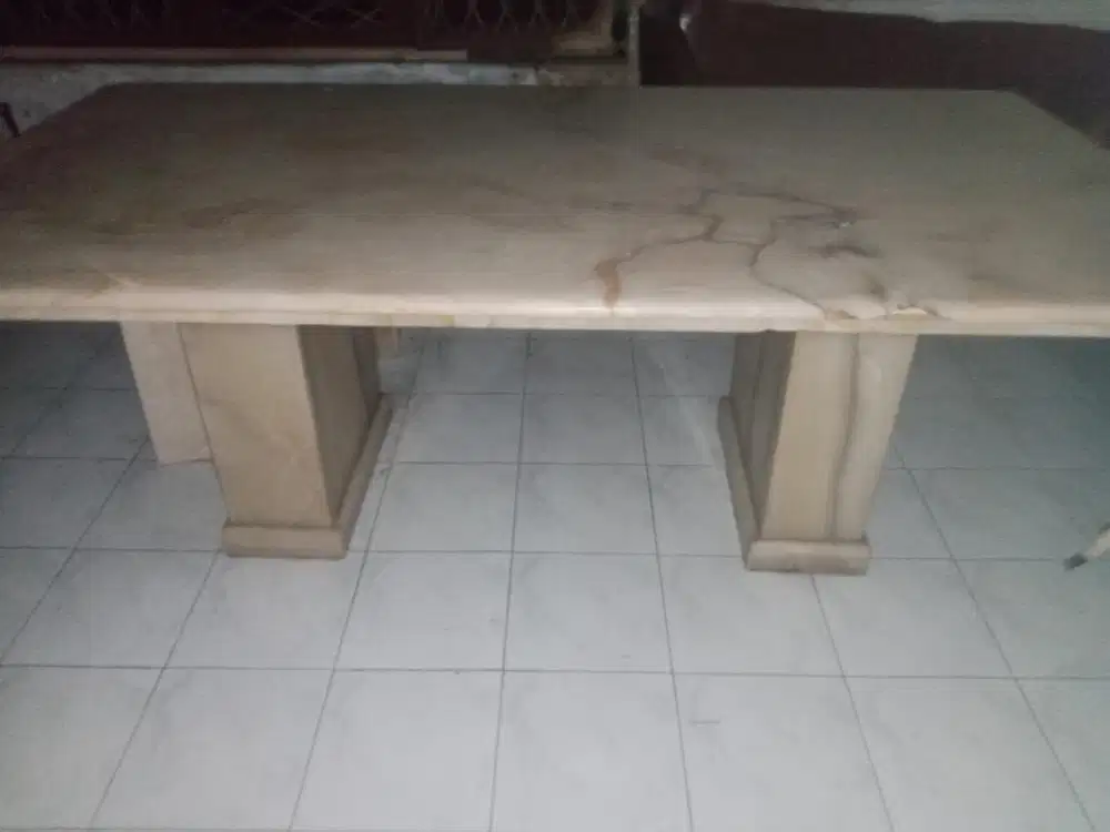 Meja batu marmer