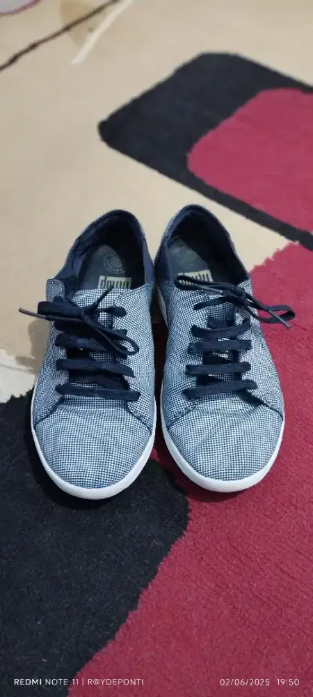 Sepatu Fitlop size 39 warna light greey