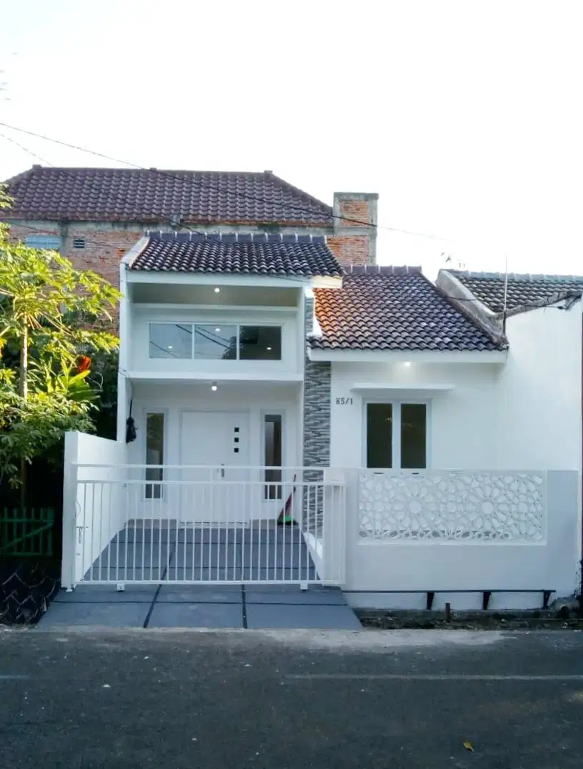 Rumah Modern Minimalis Siap Huni Dekat Taman Cluster 2 KT (3325)
