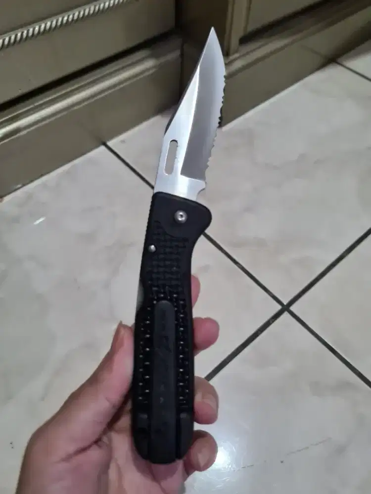 SOG Specialty Knives