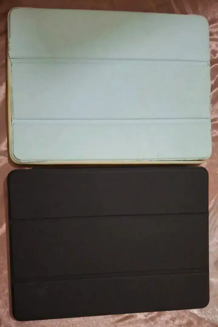 Case Ipad Gen9 (Hitam New)+free 1 wrna biru tp bekas pakai