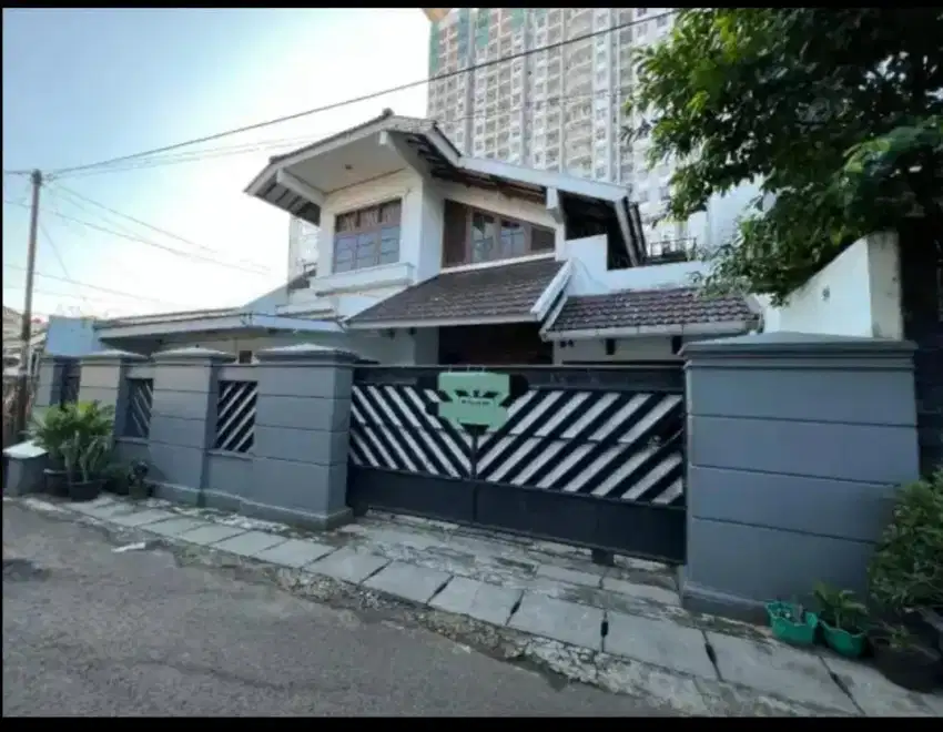 DIJUAL CEPAT RUMAH LOKASI SANGAT BAGUS UNTUK USAHA KOST