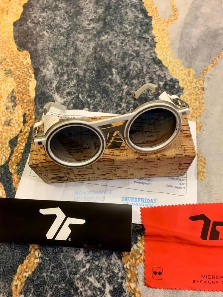 SEVENFRIDAY INS1/02 “HAMPTON” Kacamata Hitam Sunglass Steel