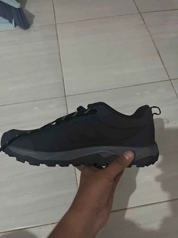 Sepatu Haiking Gunung